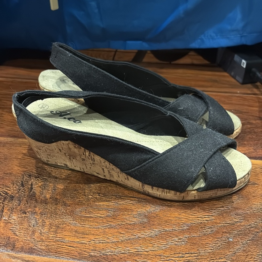 Black Wedge Heels Sandals - size 10 - Picture 4 of 6